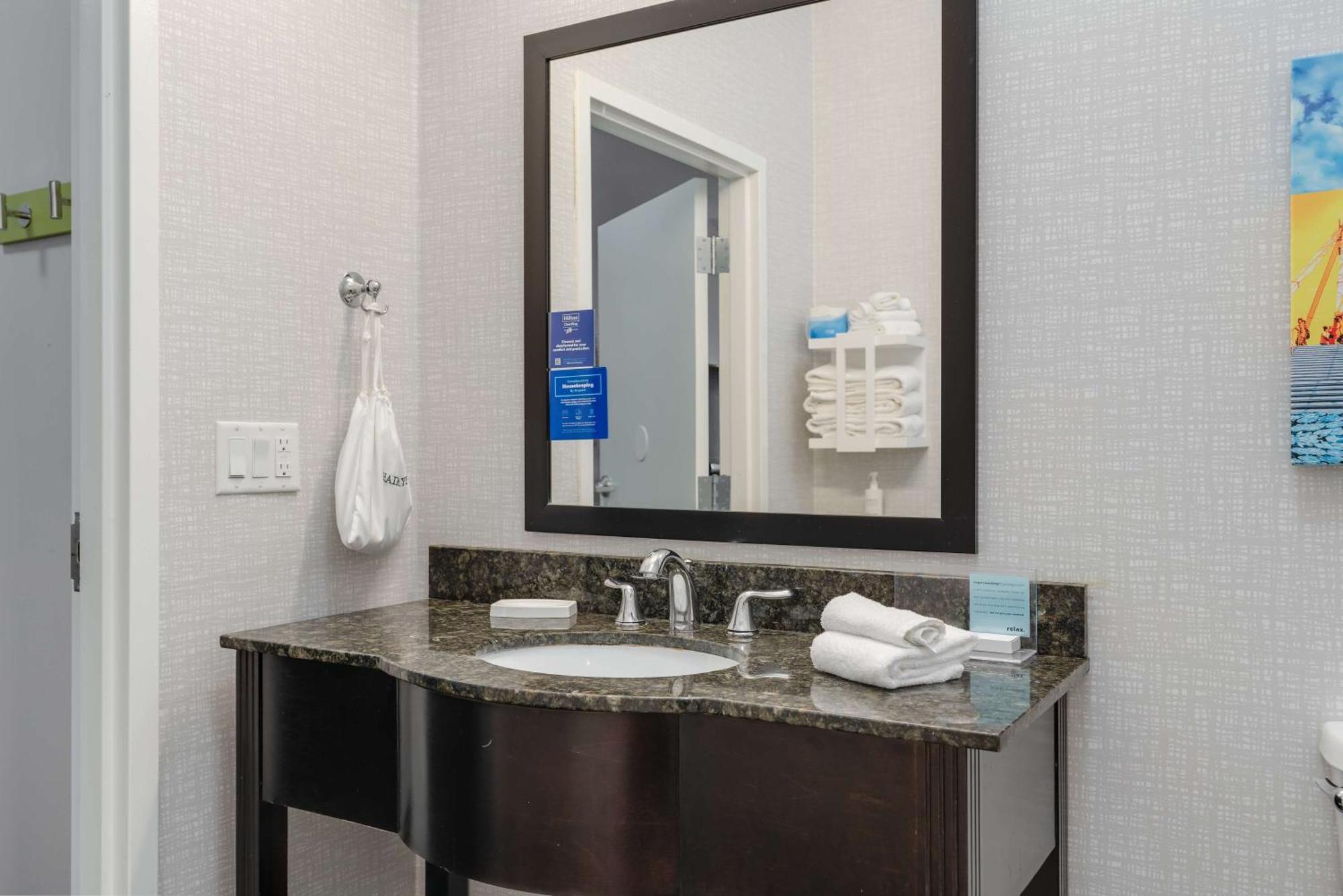 Hampton Inn Bloomington West Exterior photo
